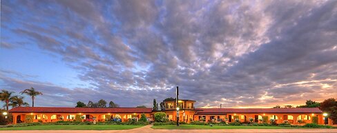 Twin Swans Motel