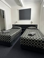 Twin Swans Motel