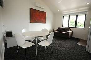 Shoredrive Motel