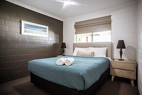 Archipelago Apartments