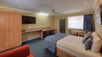 Riverland Motor Inn & River's Restaurant