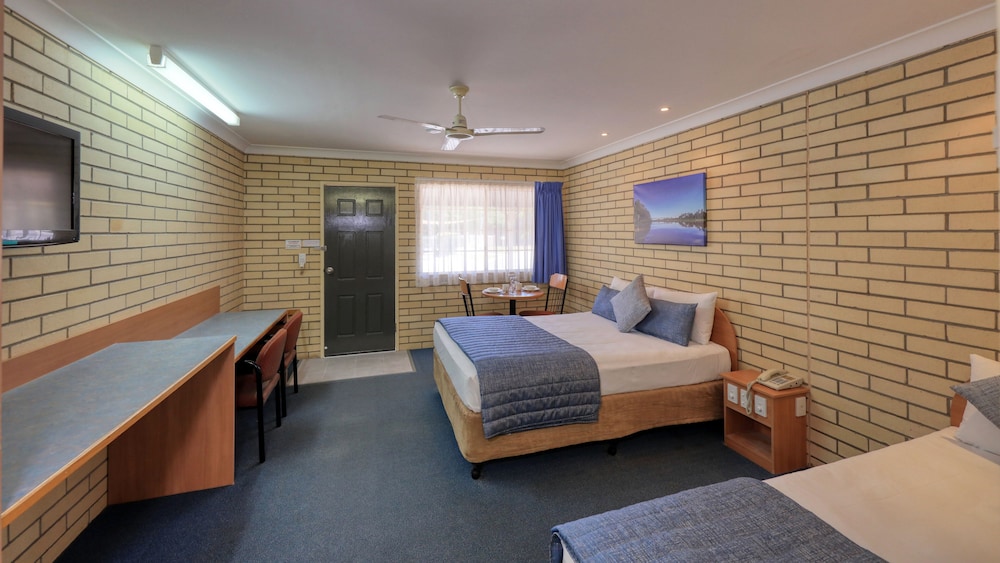 Riverland Motor Inn & River's Restaurant