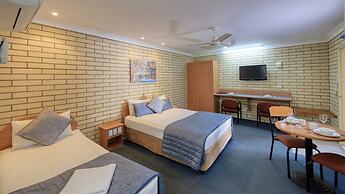 Riverland Motor Inn & River's Restaurant