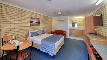Riverland Motor Inn & River's Restaurant