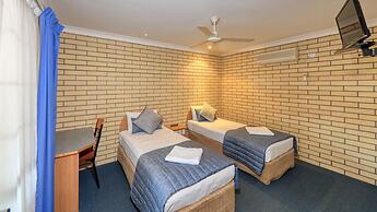 Riverland Motor Inn & River's Restaurant