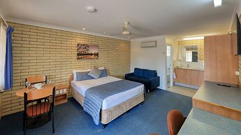 Riverland Motor Inn & River's Restaurant