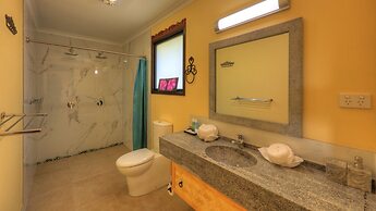 Maleny Tropical Retreat Balinese B&B