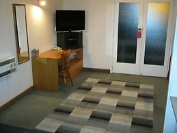 Blue Dolphin Motel