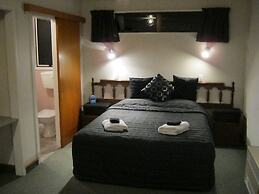 Blue Dolphin Motel
