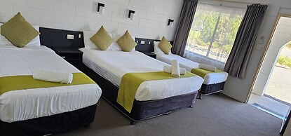 Azalea Motel