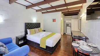 Azalea Motel
