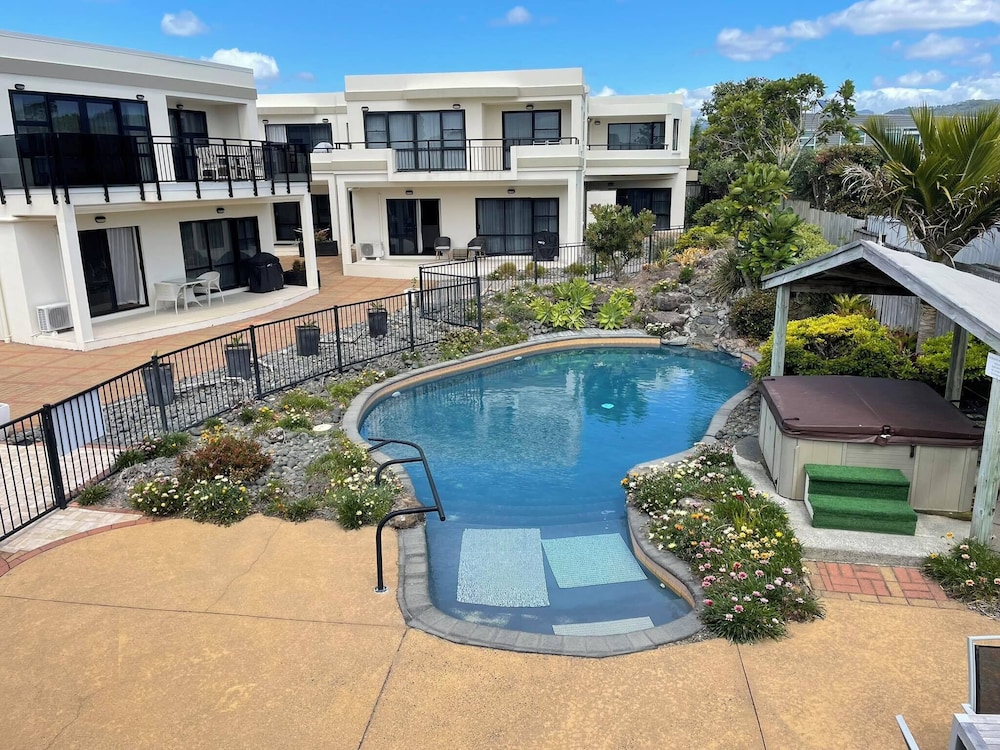 Ocean Breeze Resort