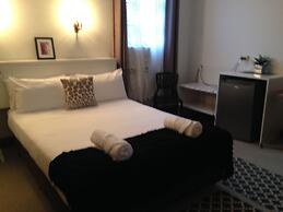 Burkes Hotel Motel