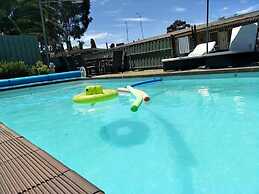 Smerdon Lodge Motel