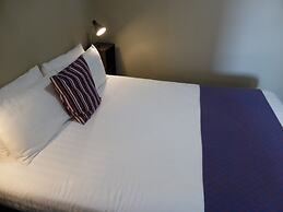 Smerdon Lodge Motel