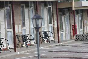 Smerdon Lodge Motel