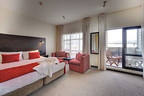 Ava Lodge