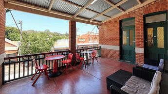 Maclean Hotel