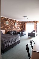 Highway Inn Motel