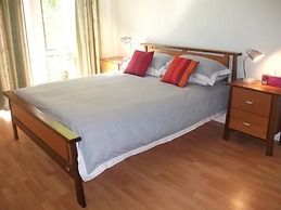 Lakeshore Lodge