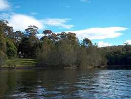Lakeshore Lodge