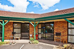 Papakura Monument Motor Lodge
