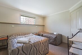 Heritage House Motel & Units