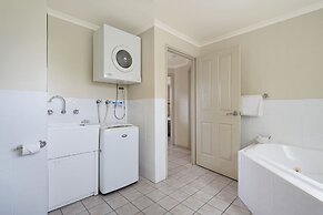 Heritage House Motel & Units