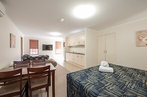 Jacaranda Place Motor Inn