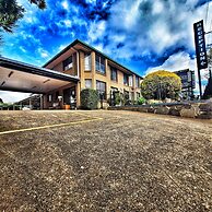 A Raceview Motor Inn