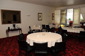 The Peninsula Motor Inn
