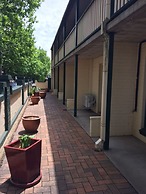 Town Square Motel