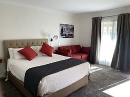 Town Square Motel