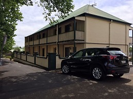 Town Square Motel