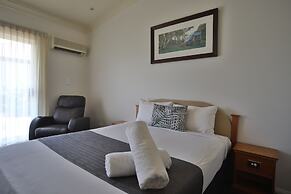 Emerald Explorers Inn