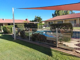 Emerald Explorers Inn