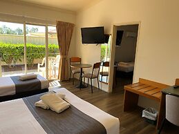 Emerald Explorers Inn