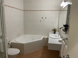 Lakeview Motor Inn