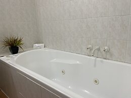 Lakeview Motor Inn