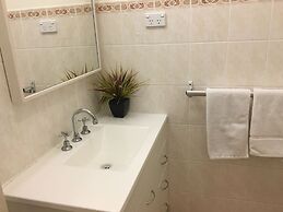 Lakeview Motor Inn