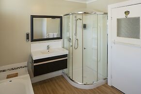 U Studios Masterton, SureStay Collection by BW