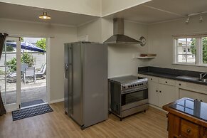 U Studios Masterton, SureStay Collection by BW