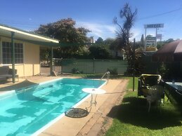 Bradman Motor Inn