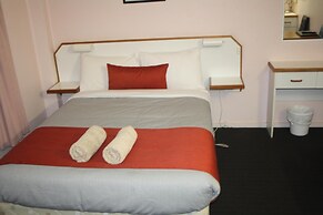 Bradman Motor Inn