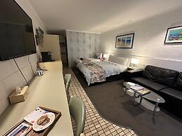 Sandbar Motel