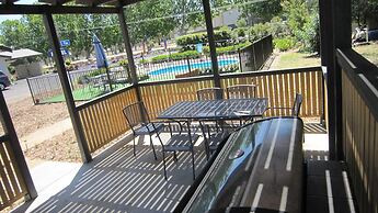 Castle Creek Motel