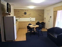 Cotswold Motor Inn