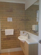 Cotswold Motor Inn