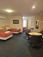 Cotswold Motor Inn