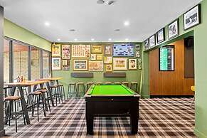 Morayfield Tavern & Motel
